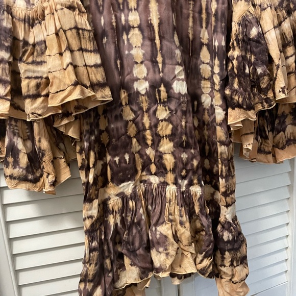 Chic Tan and Brown Patterned Blouse - Picture 5 of 8